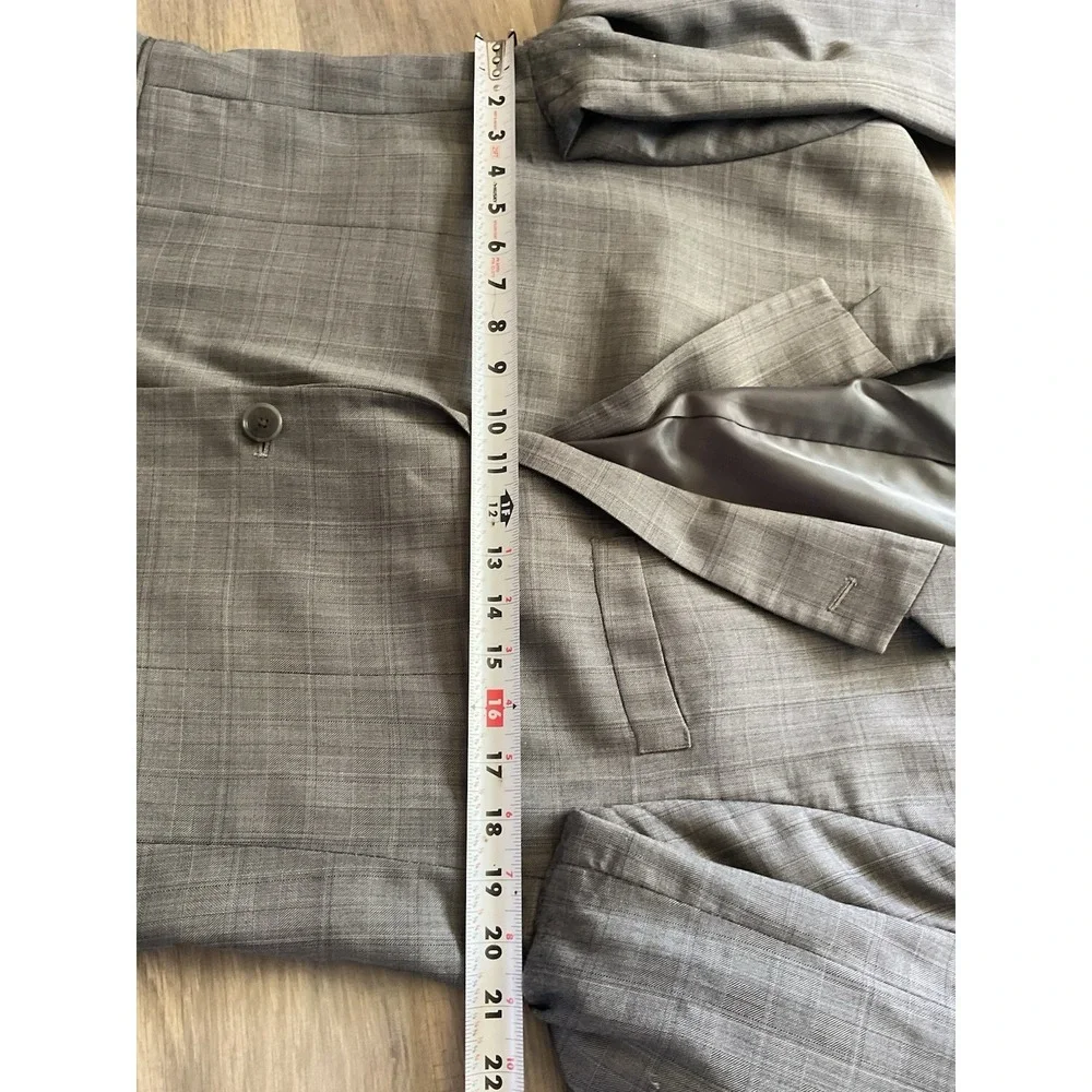 Tommy Hilfiger Gray Plaid Wool 2 Piece Suit Mens 40R Jacket 34W Pants